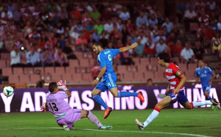 足球规则修订：门将持球超8秒将被罚角球 越位新规测试.