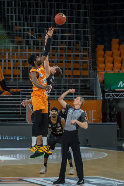 倒钩进球 倒钩进球