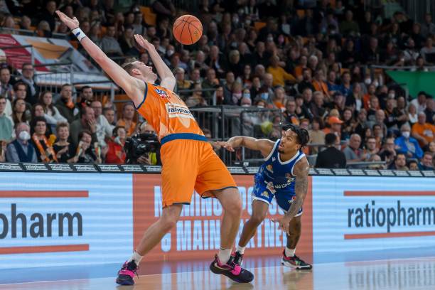 字母哥：我永远不会申请交易 我对雄鹿全身心投入