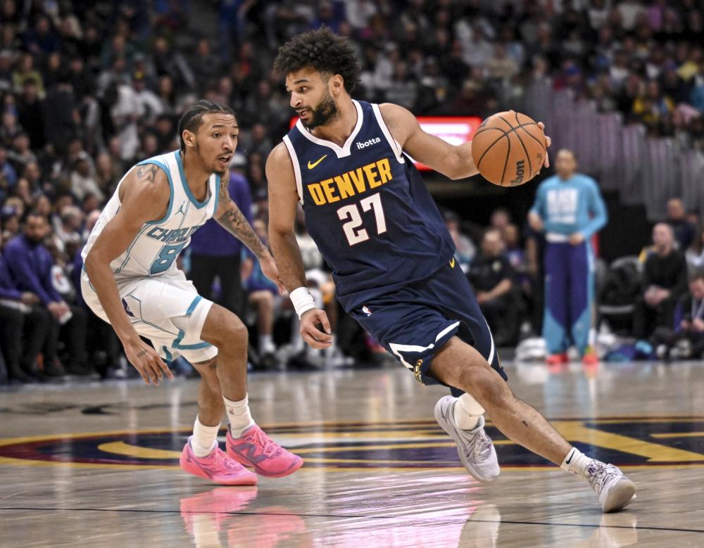 吉莱斯皮：布克在场上威慑力十足&经常被包夹 我只需要自信出手（吉莱斯皮谈布克：他场上压迫感极强、常受包夹；我只需自信出手）